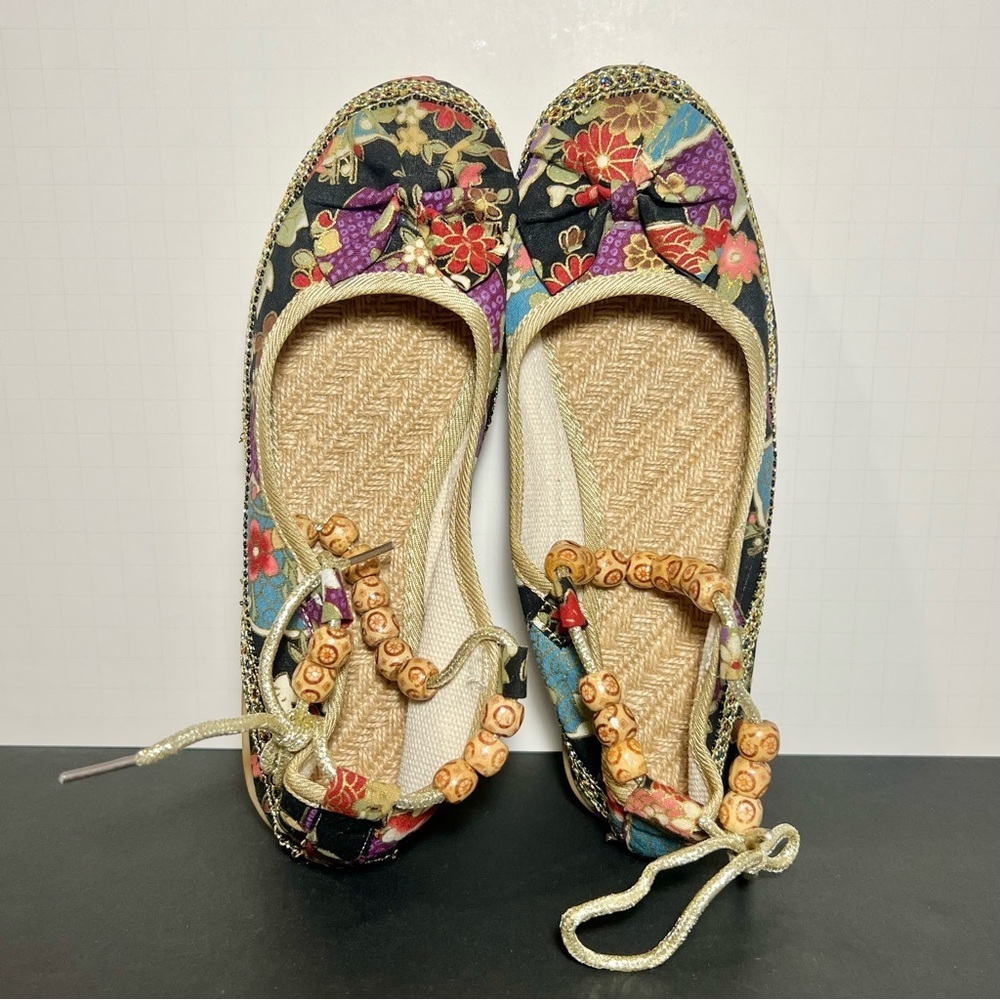 Womens Opulent Classical Floral Print Slip On Shoes / Size 7.5 - Picture 5 of 7
